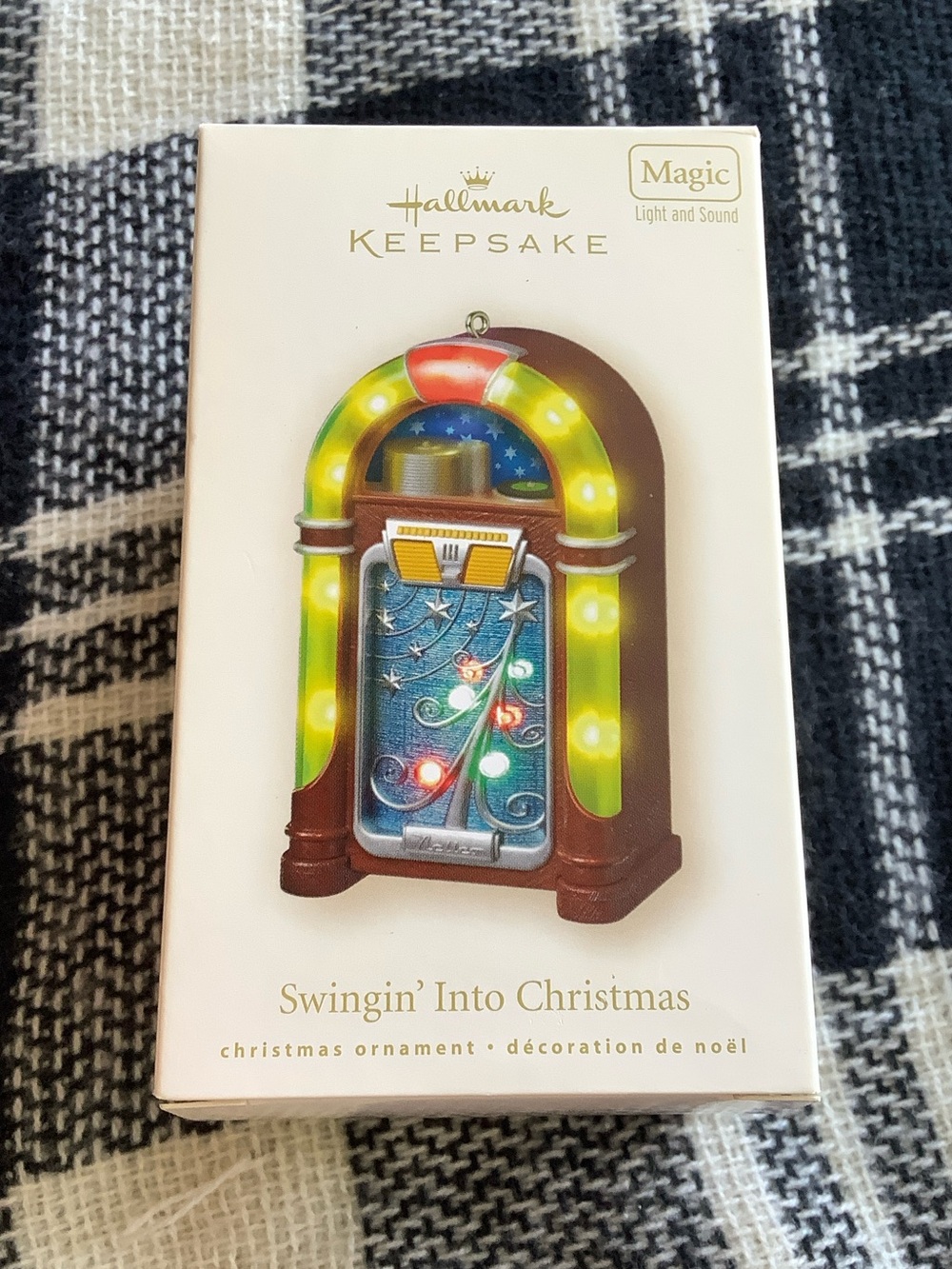 Hallmark swingin into Christmas 2008 retro jukebox ornament